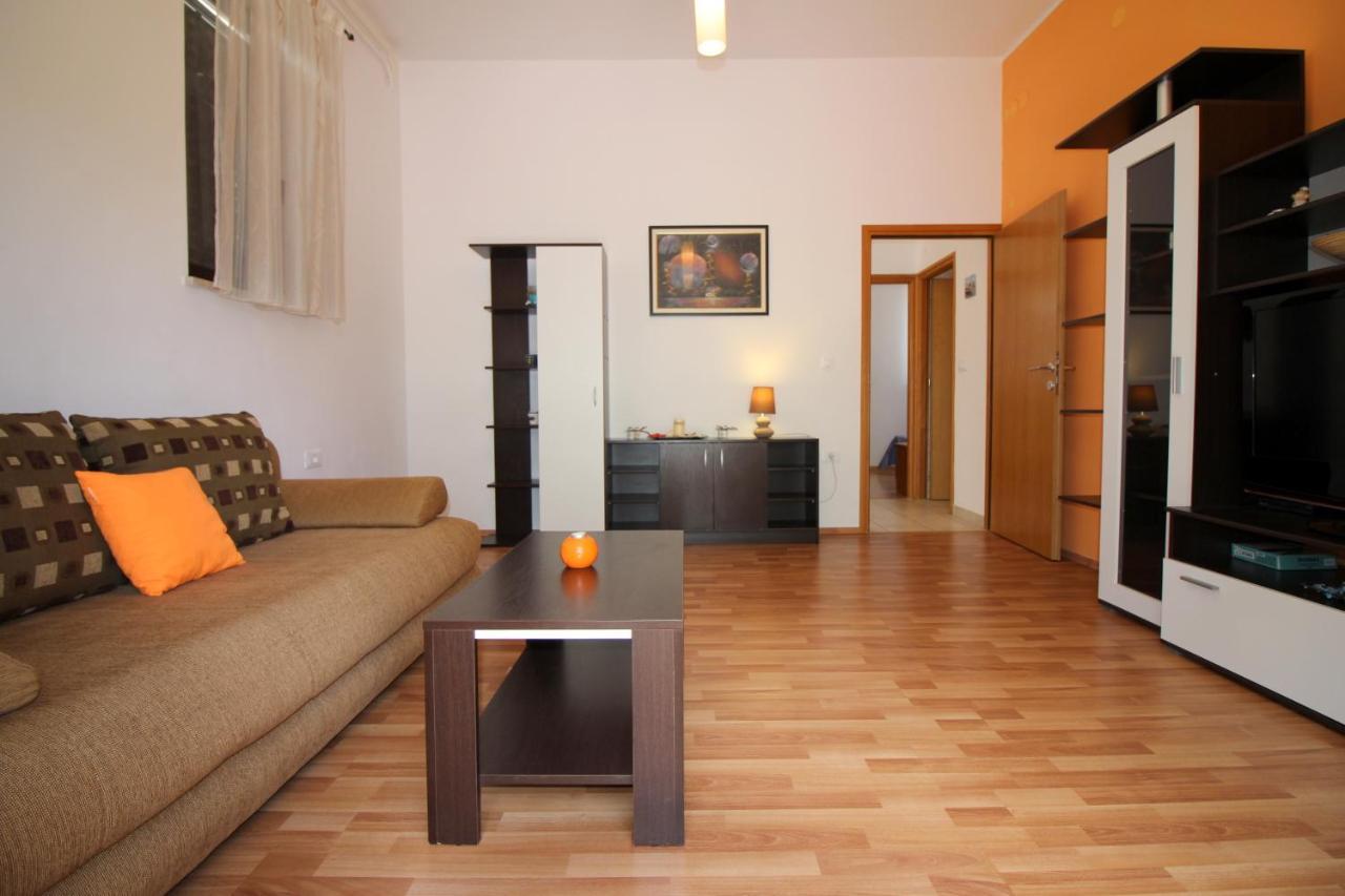 Apartman Ema Near Center *